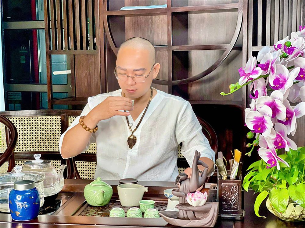 Tiến Tuân thưởng trà